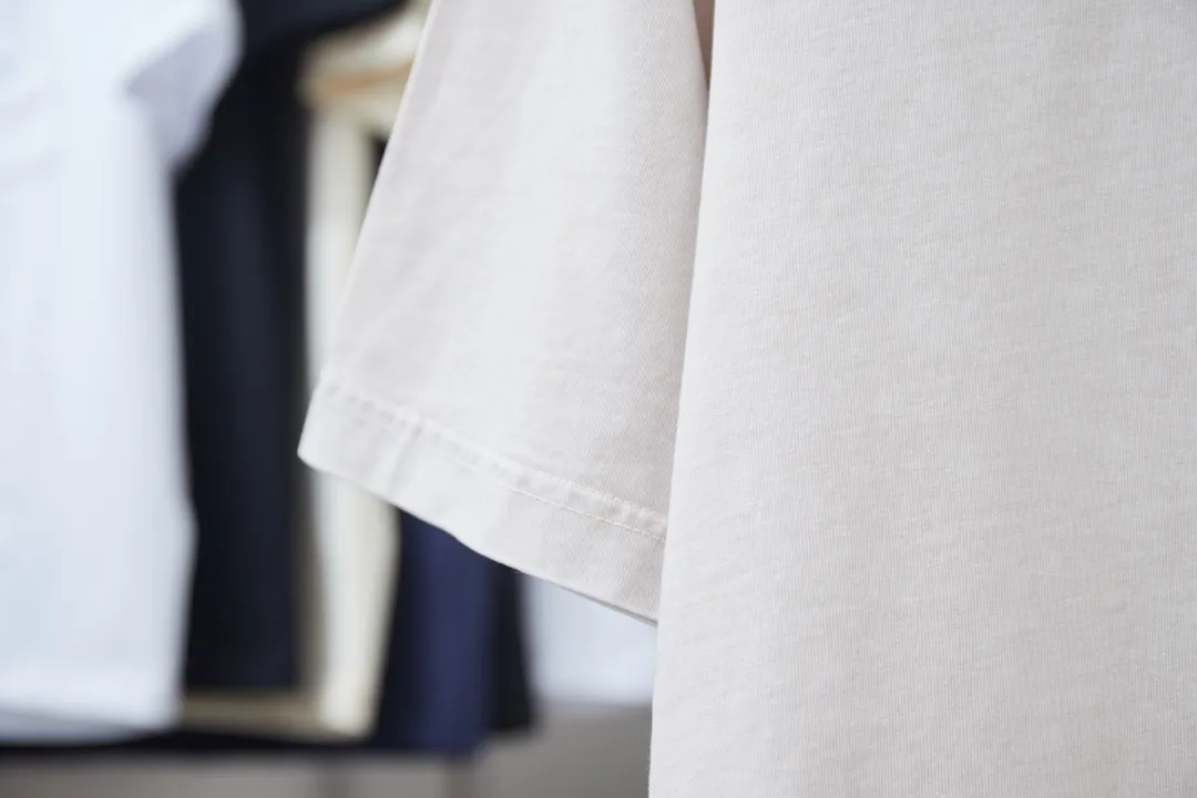 🅿️200 Ch*ome Hearte 25SS early spring new model, short-sleeved with Kro heart logo, hot diamonds, light luxury, essential item for daily commuting for men and women, correct version, welcome to compare, detailed features · 320g 100% pure cotton double yarn jersey fabric · Custom dyed in the same vat, special thickened 32 count double-strand 1X1 thread · Digital direct printing ➕ Australia imported pearlescent diamonds · Ready-to-wear dyeing Then do the faded fried snowflake process, then wash it to make it look old · General washing to improve the effect · Double-needle stitching across the seam process · Original main mark, washed tag brand moisture-proof paper packaging Color: black/apricot/green/maroon Size: S/M/L/XL